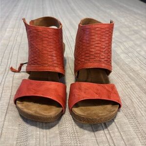Sofft Women's Red/Coral/Orange Sandals